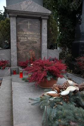 Attila HÖRBIGER - Paula WESSELY Wien, Grinzinger Friedhof, 06. 01. 2011 Grab am Grinzinger Friedhof von Attila Hörbiger und Paula