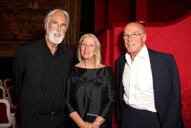 Einmal noch - Otto Schenk Premiere und Ehrung Wien, Josefstadt, 10. 06. 2010 Michael HANEKE mit Frau, Michael HELTAU