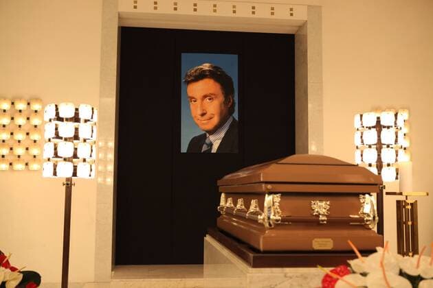 Peter ALEXANDER Wien, Zentralfriedhof, 19. 02. 2011 Aufbahrung und Verabschiedung für die Fans