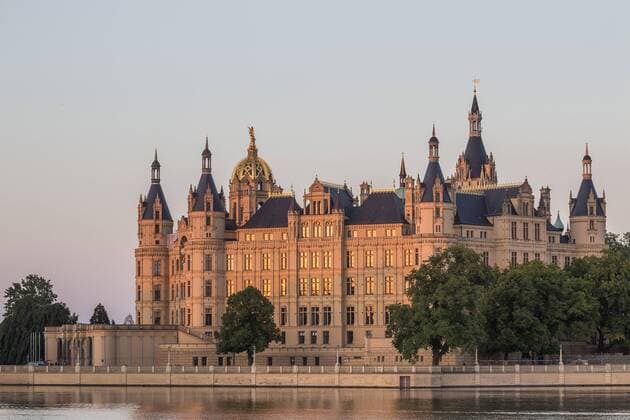Germany, Mecklenburg-Western Pomerania, Schwerin, Schwerin Palace in the evening  PVCF000188