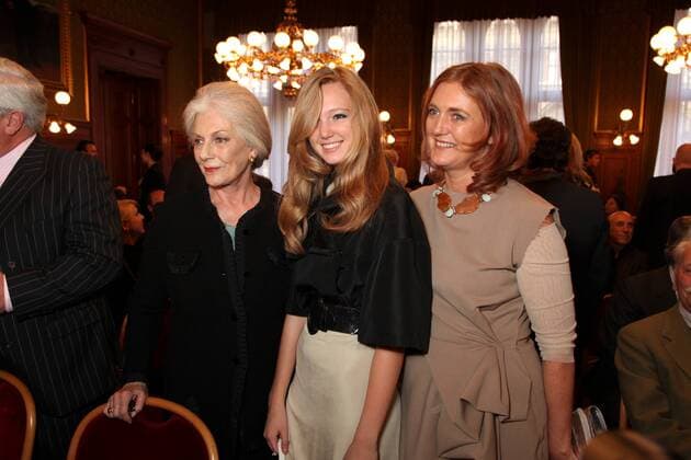 Goldenes Verdienstzeichen an FrancescaHabsburg Wien, Rathaus, 26. 11. 2009 Francesca HABSBURG LOTHRINGEN, Tochter Eleonore, Mutter Fiona CAMPBELL