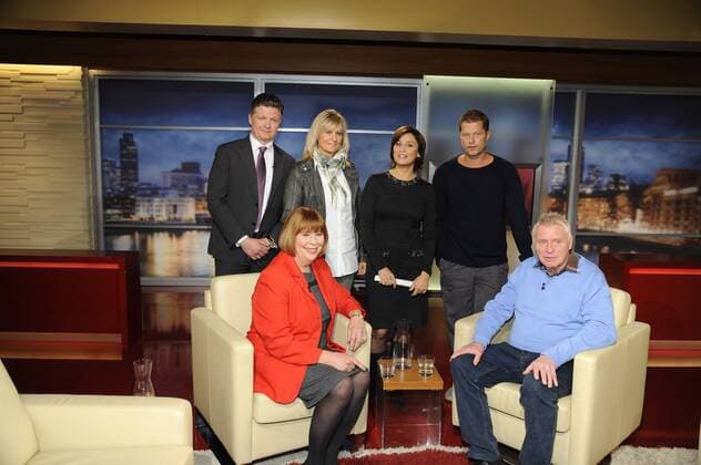 Die Gäste der ARD Talkshow Menschen bei Maischberger am 02.12.2014 in Köln - Sendetermin 16.12.2014 - mit dem Thema Alzheimer Franz Jessen, l-r, Martina Rosenberg, Sandra Maischberger, Til Schweiger, vorne sitzen Christel und Uwe Steglich.