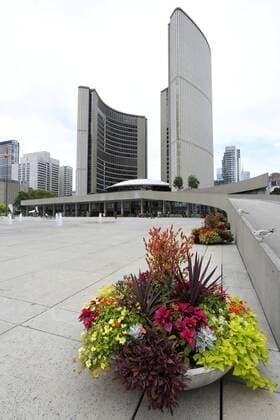 New City Hall, Nathan Phillips Square, Toronto, Ontario, Kanada, Nordamerika ibxgsc04036354.jpg