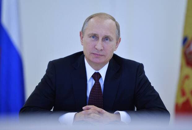 POLITIK Russlands PrÃ¤sident Putin bei einer Videokonferenz MOSCOW, RUSSIA. DECEMBER 22, 2014.Russia s president Vladimir Putin seen during a video link-up with Yamal Peninsula as he watches the launch of field No. 1 at the Bovanenkovo gas and oil deposit. Alexei Druzhinin Russian presidential press service TASS  RE1586CE
