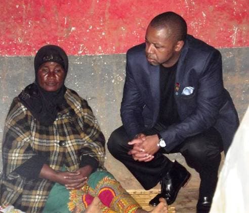 Vice President of Malawi Saulos Chilima (R) condoles relatives of a victim in Lilongwe, Malawi, Jan. 3, 2015. Three girls of the same family were killed by a lightning strike and another electrocuted to death by a snapped wire when a rainstorm ravaged Malawi on Friday night, local media reported Saturday. The four deaths brought to nine the death toll of extreme weather in Malawi in the ongoing rainy season. ) MALAWI-LILONGWE-RAINSTORM CyprianxNdau 