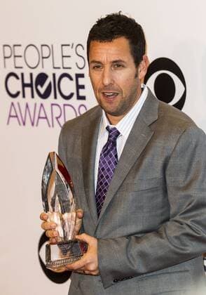(150108) -- LOS ANGELES, Jan. 8, 2015 -- Actor Adam Sandler poses with the award for Favorite Comedic Movie Actor in the press room at the 41st Annual People s Choice Awards at Nokia Theatre in Los Angeles, California, the United States, Jan. 7, 2015. ) U.S.-LOS ANGELES-PEOPLE S CHOICE AWARDS ZhaoxHanrong 
