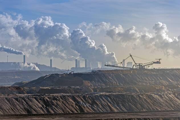Germany, North Rhine-Westphalia, Grevenbroich, view to spreader in front of brown coal mining Garzweiler I  FRF000154