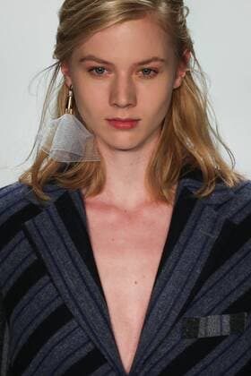 (150121) -- BERLIN, Jan. 21, 2015 -- A model displays a creation of German designer William Fan during the Mercedes-Benz Fashion Week Berlin Autumn Winter 2015 in Berlin, Germany on Jan. 21, 2015. )(hy) GERMANY-BERLIN-FASHION WEEK ZhangxFan 