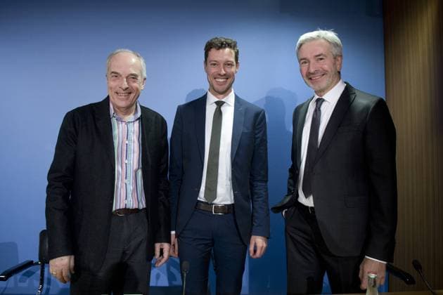 Torsten Benzin, Roger Kusch - Sterbehilfe Deutschland DEU, Deutschland, Germany, Berlin, 21.01.2015 Johann F. Spittler, Facharzt fuer Neurologie und Gutachter in der Begutachtung Suizidwilliger, Torsten Benzin, Rechtsanwalt und stellv. Vorsitzender der Sterbehilfe Deutschland, StHD., und Roger Kusch, Vorsitzender der Sterbehilfe Deutschland, StHD, und ehemalige Hamburger Justizsenator (v.l.n.r.). Pressekonferenz und Buchvorstellung zum Thema Der Ausklang Leitfaden fuer Selbstbestimmung, Mein Tod gehoert mir Selbstbestimmtes Sterben am Lebensende der Stiftung Sterbehilfe Deutschland.