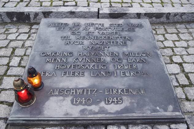 Denkmal fuer die ermordeten Juden im ehemaligen Konzentrationslager Auschwitz-Birkenau in Polen am 26.11.14. Konzentrationslager Auschwitz bezeichnet einen Lagerkomplex, der aus dem groessten der NS-Vernichtungslager, dem KZ Auschwitz-Birkenau und dem Stammlager des KZ Auschwitz sowie dem KZ Auschwitz?Monowitz im damals deutsch-besetzten Polen bestand. Diese drei Konzentrationslager wurden von 1940 bis 1945 waehrend der Zeit des Nationalsozialismus bei Krakau am Westrand der polnischen Stadt Oswiecim (deutsch: Auschwitz) errichtet. Die europaweit gefangen genommenen Menschen wurden per Bahn in das KZ Auschwitz transportiert. Herkunftslaender der meisten dort Ermordeten waren Belgien, Deutschland, Frankreich, Griechenland, Italien, Jugoslawien, Luxemburg, Niederlande, Oesterreich, Polen, Rumaenien, Sowjetunion, Tschechoslowakei und Ungarn. Es handelte sich um die raeumlich groesste Ansamm epd EDITORIAL USE ONLY
