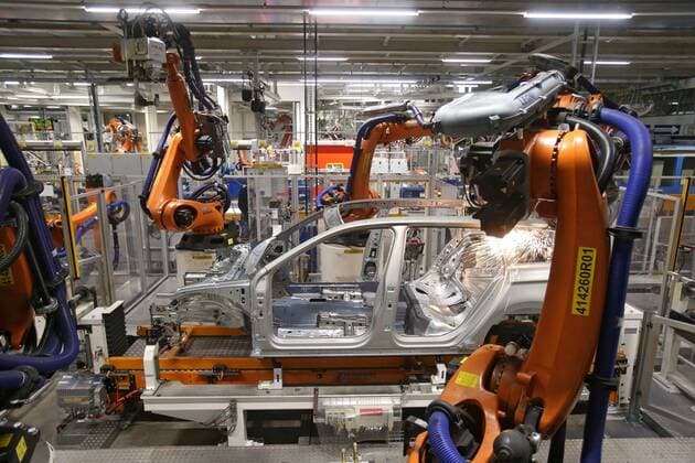 Volkswagenwerk Zwickau. Produktionsstrecke des neuen VW Golf und Passat Variant im Volkswagenwerk Zwickau am 26.01.2015.