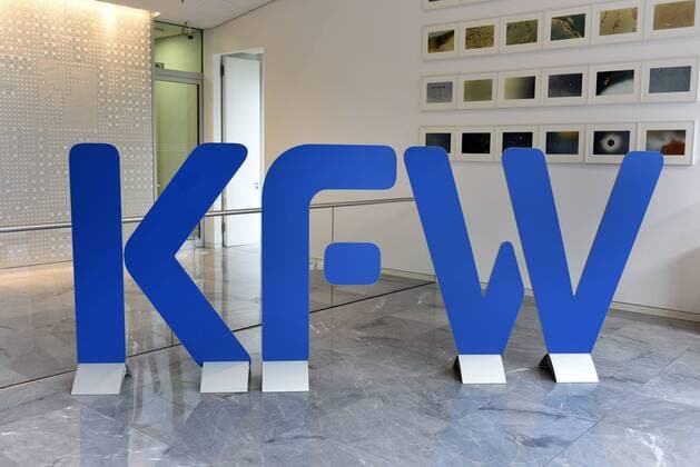 Deutschland, Frankfurt, 04.02.2015 Das Logo der KfW Germany, Frankfurt, 02.04.2015 The Logo of KfW Jahresauftakt-Pressekonferenz der KfW Bankengruppe