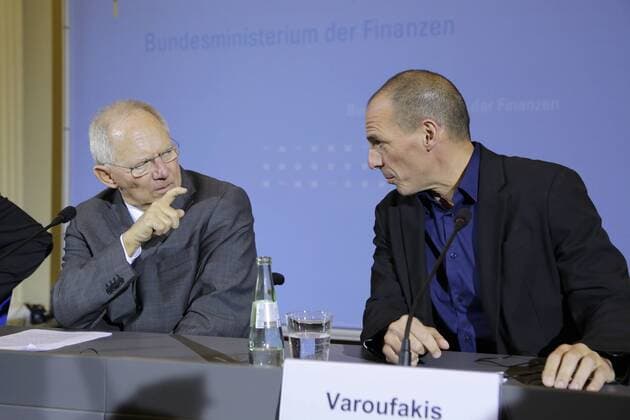 05.02.2015, Berlin, Deutschland - Foto: v.l. Bundesfinanzminister Wolfgang Schäuble, CDU und der grieschiche Finanzminister Giannis Varoufakis, anlaesslich einer Pressekonferenz im Bundesfinanzministerium in Berlin.