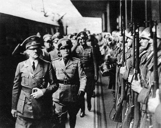 IMAGO History, Zweiter Weltkrieg: 1939 - 1945 Adolf Hitler und Benito Mussolini 1940 auf dem Brenner seoh05416
