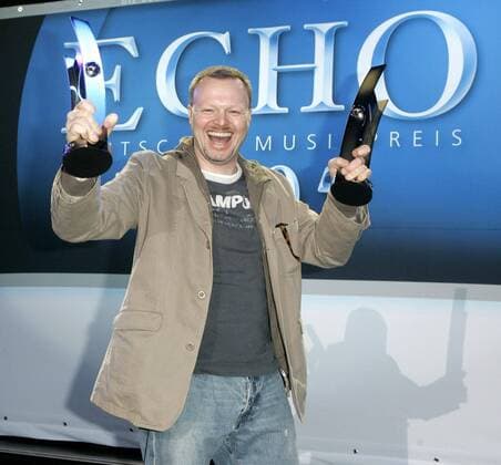 ECHO 2005 - StefanRaab erhaelt 2 Echos - Berlin Stefan Raab erhaelt vorab zwei Echos fuer den erfolgreichsten Produzent des Jahres und Medienmann des Jahres bei der Last Minute Pressekonferenz zum ECHO 2005, Deutscher Musikpreis, im Hotel Estrel am 01.04.2005 in Berlin.