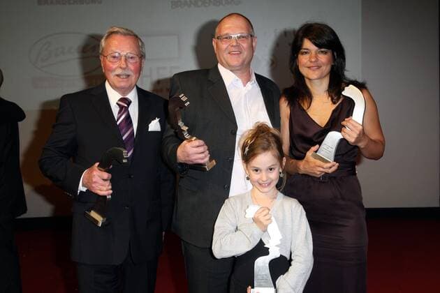 German Synchron Award - Berlin Winners Eckart Dux, Tobias Meister (Voice PradPitt, SeanPenn and KieferSutherland), Valentina Bonalana (voice: Lihle Mvelase) and Jasmin Tabatabai (voice: MarionCotillard) attending the GERMAN SYNCHRON AWARD at Kosmos. Berlin 03.04.2008.