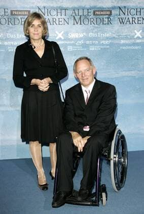 NICHT ALLE WAREN MOERDER Premiere - Berlin Ingeborg mit Wolfgang Schaeuble bei der Premiere NICHT ALLE WAREN MOERDER im Delphi Filmpalast am 10.10.2006 in Berlin.