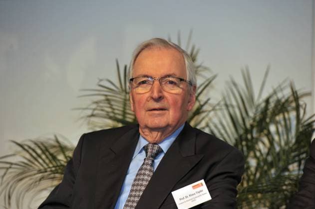Klaus Töpfer, ehemaliger deutscher Umweltminister und Exekutivdirektor des Umweltprogramms der Vereinten Nationen, bei einer Diskussionsveranstaltung auf der Internationalen Tourismusbörse (ITB) 2015. Töpfer ist auch Gründungsdirektor und Exekutivdirektor des Institute for Advanced Sustainability Studies (IASS) in Potsdam Klaus Töpfer, ehemaliger deutscher Politiker Former German politician Klaus Töpfer