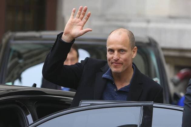 Woody Harrelson - Ankunft zur Modenschau von Stella McCartney - Pret a Porter in Paris - 09 03 2015 GwendolineLeGoff Panoramic 