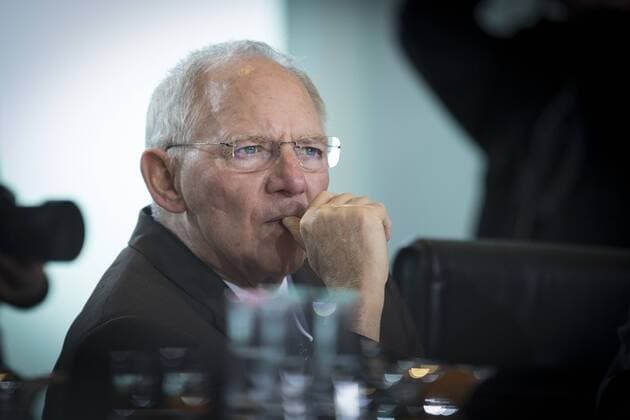 Bundesfinanzminister Wolfgang Schaeuble (CDU) wartet am Mittwoch (11.03.15) in Berlin im Bundeskanzleramt auf den Beginn der Kabinettssitzung.