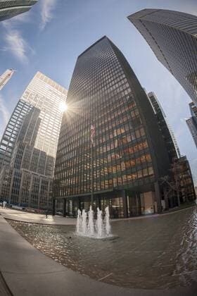 Architektur von Philip Johnson Four Seasons restaurant considering move in New York The landmark post-modern Seagram Building in New York, home of The Four Seasons restaurant on Friday, March 13, 2015. The famous eatery is reported to be considering a move from its long-time home to a nearby location. The restaurant s lease expires in 2016 and it has been at that location, its original, since 1959. (  RICHARDxB.xLEVINE