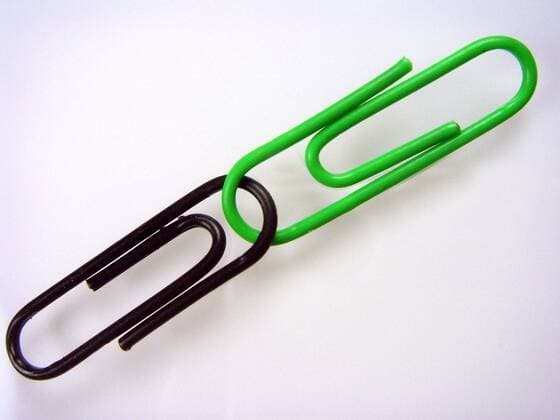 Koalition, zwei Bueroklammern coalition, two paper clips BLWS174784