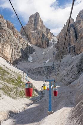 Bunte Gondelbahn, gebaut 1956, zur Lorenzihütte, 2932 m, Rifugio Son Forca, Cristallo-Gruppe, Ampezzaner Dolomiten, Cortina d Ampezzo, Provinz Belluno, Veneto, Italien, Europa ibxhwo04092829.jpg