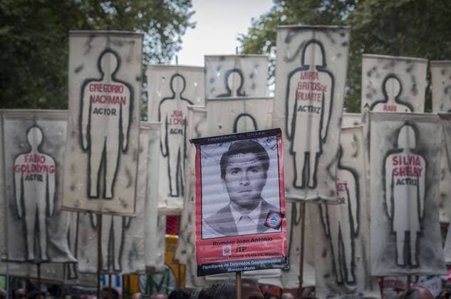 March 24, 2015 - Buenos Aires, Buenos Aires, Argentina - Thousands march to the Plaza de Mayo commemorating the National Day of Remembrance for Peace and Justice. The march, led by the Mothers of Plaza de Mayo, remembers the coup that installed a military junta that ruled the country from 1976 to 1983, a dictatorship that ended with a toll of 30000 missing people and the country in debt and divided. Buenos Aires Argentina - ZUMAm105