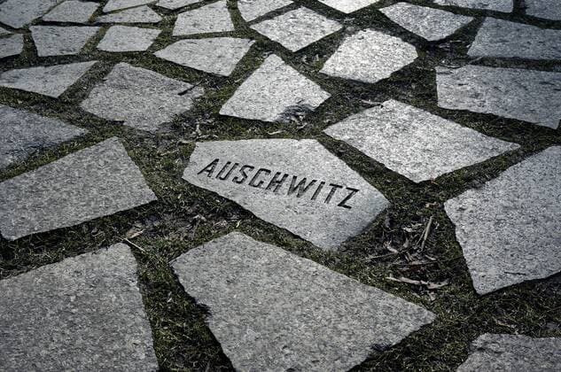 28.02.2015, Tiergarten, Scheidemannstrasse, Berlin, Denkmal für die ermordeten Sinti und Roma, Denkmal, Gedenken, Sinti, Roma, ermordet, Auschwitz, Konzentrationslager, Faschismus, Nationalsozialismus, Naziregime