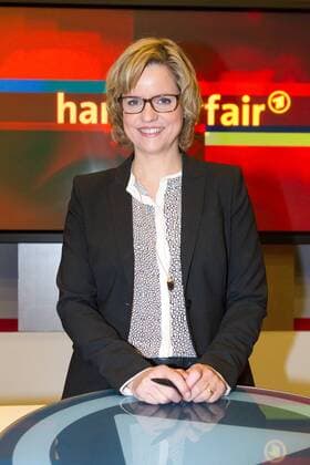 Brigitte Buescher (journalistin und zustaendig fuer die Zuschauerfragen) Hart aber Fair - Notfall Psyche - Gefahr auch fuer die Mitmenschen? , Polit-Talkshow, Fernsehen, 30.03.2015 EP_jse