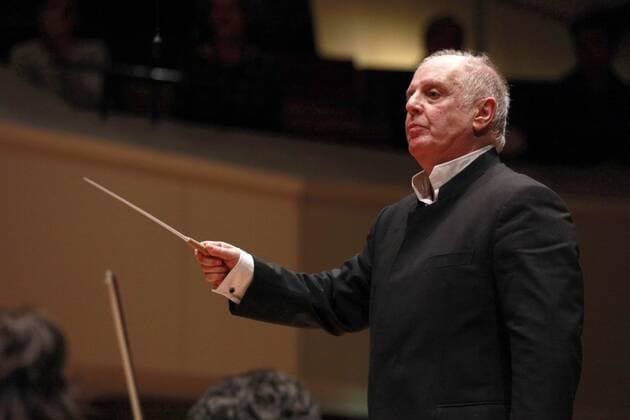 Daniel Barenboim und Michael Barenboim mit dem West-Eastern Divan Orchestra, einem Symphonieorchester, das zu gleichen Teilen aus israelischen und arabischen Musikern besteht, live in der Philharmonie. Berlin, 04.04.2015 Foto:xT.xBartillax xFuturexImage
