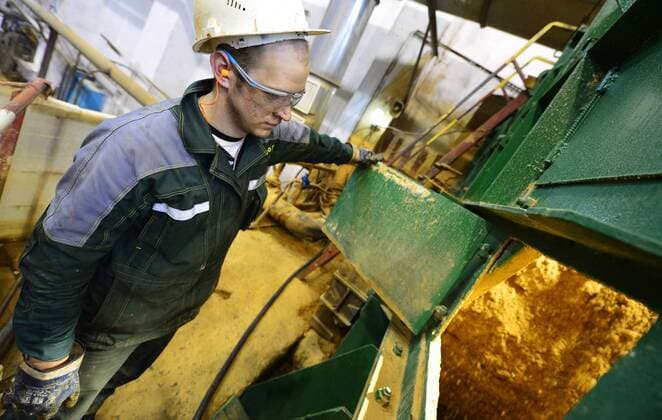 SAKHA, RUSSIA. APRIL 20, 2015. An employee operating a mill at a crushing and chopping department of the Kuranakh gold extracting factory owned by AldanZoloto Mining Company. AldanZoloto is a subsidiary of Polyus Gold. Yuri Smityuk TASS  TS000942