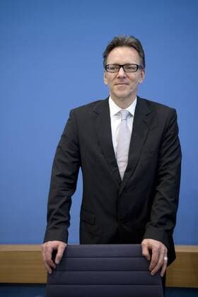 Holger Muench, BKA DEU, Deutschland, Germany, Berlin, 21.04.2015 Holger Muench, Praesident des Bundeskriminalamtes BKA. Bundespressekonferenz zum Thema Jahresbericht 2014 zur Rauschgiftkriminalitaet und den Drogentodeszahlen in Berlin. Holger Muench, president and head of the German federal criminal police Bundeskriminalamt BKA, during a press conference for the presentation of the drug report 2014 in Berlin
