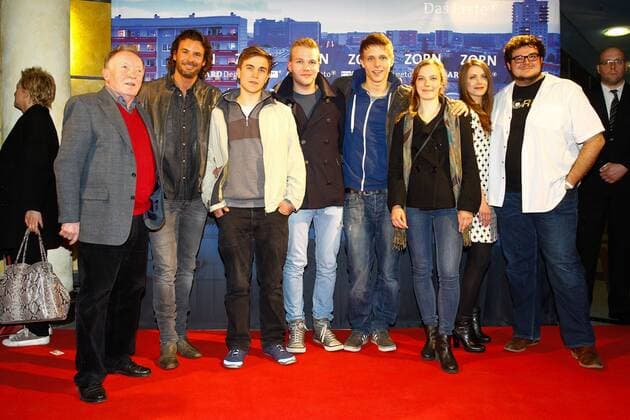 v.li. Schauspieler Peter Sodann (GER),Schauspieler Stephan Luca (GER),Schauspieler Janosch Lencer (GER),Schauspieler Ben Muenchow (GER),Schauspieler Merlin Rose (GER),Schauspielerin Saskia Rosendahl (GER),Schauspielerin Alice Dwyer (GER),Schauspieler Axel Ranisch (GER) - Preview im CinnemaxX Halle Saale des zweiten Teils der Zorn - Reihe mit dem Filmtitel - Vom Lieben und Sterben - Fotografiert am 14.04.2015