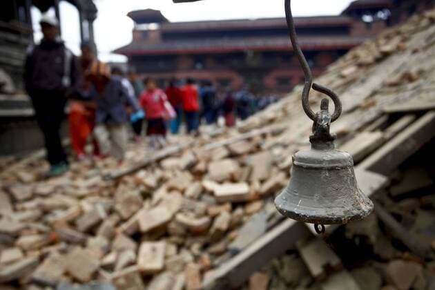 (150426) -- LALITPUR, April 26, 2015 -- Photo taken on April 26, 2015 shows an ancient bell after an earthquake at the Durbar Square in Patan, Nepal. The death toll from a powerful earthquake which struck Nepal on Saturday has climbed to 1, 896 including 723 in the Nepal s capital Kathmandu, a senior government official told Xinhua on Sunday morning. ) NEPAL-EARTHQUAKE-AFTERMATH PratapxThapa 