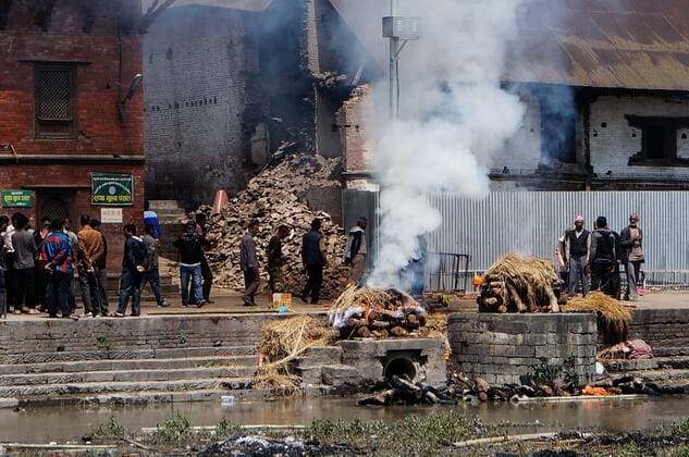 April 27, 2015 - Kathmandu, Nepal - People burn the bodies of earthquake victims in Kathmandu on April 27, 2015. The death toll from the 7.8-magnitude earthquake at the weekend in Nepal was 3,726, the Interior Ministry said 27 April, after thousands more spent a second night in the open. The government said around 6,500 people were injured in the quake that hit on Saturday. Besides the fear caused by numerous aftershocks, people camping in open spaces were suffering a combination of rain, hunger and thirst. Kathmandu Nepal  - ZUMAn230