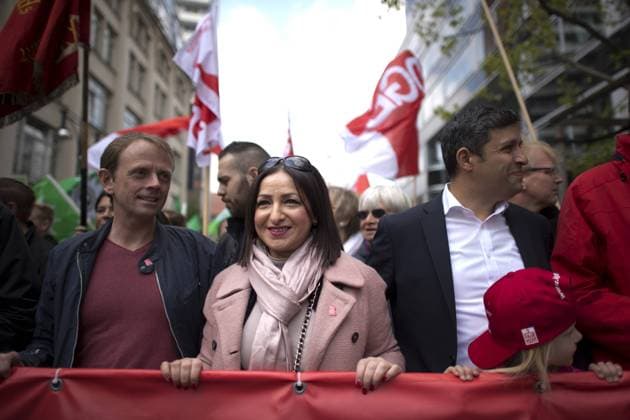 Dilek Kolat, Demonstration DGB 1. Mai DEU, Deutschland, Germany, Berlin, 01.05.2015 Dilek Kolat, Berliner Senatorin fuer Arbeit, Integration und Frauen, auf der Demonstration des Gewerkschaftsverbandes DGB zum 01. Mai 2015 unter dem Motto Die Arbeit der Zukunft gestalten wir in Berlin. Dilek Kolat, senator in Berlin, at the Rally of the union German Confederation of Trade Unions, DGB. Demonstrators participate at a May Day protest of the DGB federation of German trade unions in Berlin. The International Workers Day, was established as a public holiday in Germany after 1933 and is observed with gatherings by labour unions and political parties