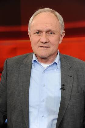 Präsident des Deutschen Lehrerverbandes und Direktor des Maximilian von-Montgelas-Gymnasiums in Vilsbiburg (Bayern) Josef Kraus zu Gast in der ARD Talkshow Hart aber Fair am 04.05.2015 in Köln.