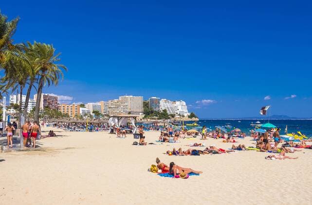 Spain, Baleares, Mallorca, Magaluf, view to bustling beach  AM003958