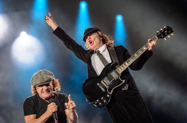 14.05.2015, Red Bull Ring, Spielberg, AUT, AC DC, Rock or Bust Tour, Spielberg, Konzert, im Bild Saenger Brian Johnson und Lead-Gitarrist Angus Young. Die australische Band AC DC gastiert im Zuge ihrer Rock or Bust World Tour am 14. Mai in Spielberg AC DC perform on stage during their Rock or Bust Tour at the Red Bull Ring, Spielberg, Austria on 2015 05 14. EX_ISZ