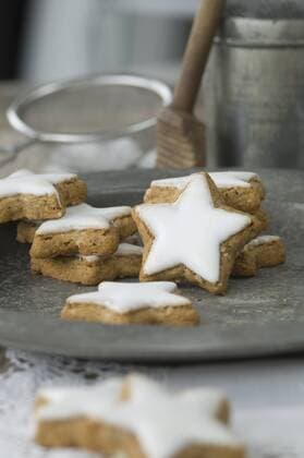 Home-baked cinnamon stars  ASF005533
