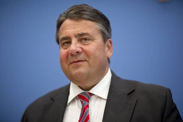 Deutschland, Berlin, Bundespressekonferenz, Thema Ergebnisse der Studie ãFrauen der Sandwich-Generation: Zwischen Kinderbetreuung und Unterstützung der ElternÒ mit Wirtschaftsminister Sigmar Gabriel SPD, 19.05.2015