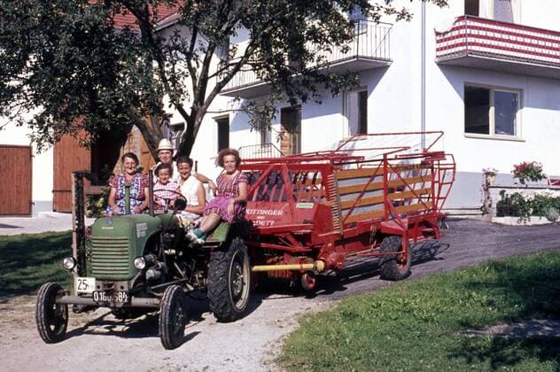 Ferien auf dem Bauernhof GDR, ca. 1960, Ferien auf dem Bauernhof