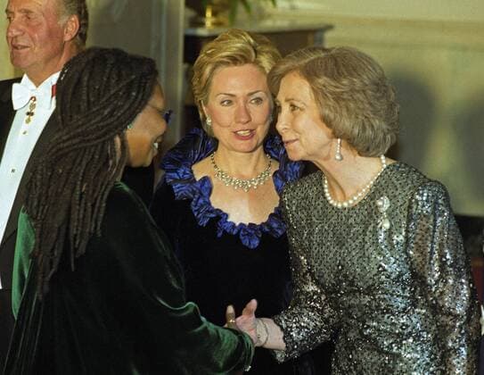 Washington, District of Columbia, United States of America - Actress Whoopi Goldberg, left, is introduced to Queen Sofia of Spain, right, by First Lady Hillary Rodham Clinton, center, as she passes through the receiving line in the Grand Foyer of the White House prior to the State Dinner honoring the Queen and King Juan Carlos I of Spain on February 23, 2000 in Washington, D.C..Credit: Ron Sachs CNP Washington United States of America - ZUMAs152