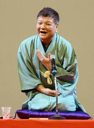 Japanese rakugo comic storyteller performs in Thai Japanese rakugo comic storyteller Katsura Takemaru performs in the Thai language, as seen in this file photo taken on Sept. 4, 2014, hoping to contribute to cultural exchanges between Japan and Thailand. 