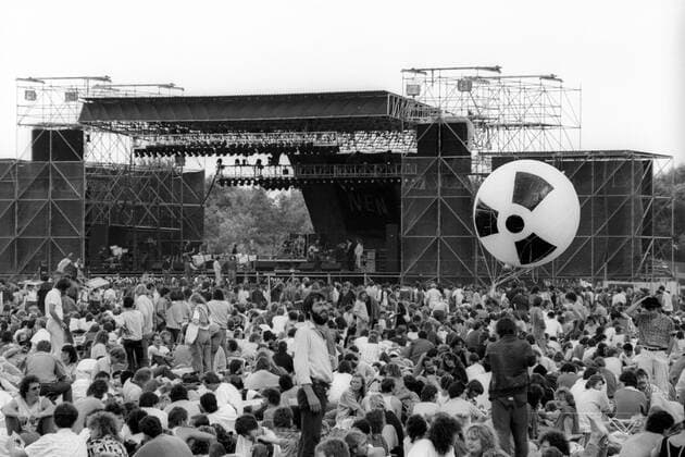 Rockkonzert Anti-WAAhnsinns-Festival in Burglengenfeld, Deutschland - Protest gegen die Wiederaufbereitungsanlage Wackersdorf (WAA): Festivalbesucher
