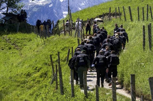 Sternmarsch von Garmisch-Partenkirchen anlässlich des 41. G7 Gipfels auf Schloss Elmau. An dem Protestzug beteiligten sich laut Polizei rund 650 Teilnehmer. Garmisch-Partenkirchen, 07.06.2015 Foto:xM.xGolejewskix xFuturexImage