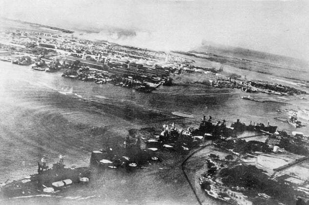 IMAGO History, Zweiter Weltkrieg: 1939 - 1945 TOKYO, Japan - The file photo taken on Dec. 7, 1941 shows the U.S. naval base in Pearl Harbor under attack by the Imperial Japanese Navy.  1201006