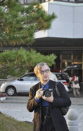 Wim Wenders, 75. Geburtstag am 14. August TOKYO, Japan - Renowned German film director Wim Wenders visits the municipal office of the village of Iitate, Fukushima Prefecture, on Oct. 27, 2011. People were advised to evacuate from the village due to the relatively high levels of radiation caused by the crisis at the Fukushima Daiichi Nuclear Power Station.  1109019