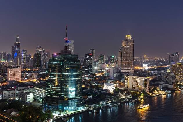Skyline mit CAT-Telecom Tower und Lebua State Tower bei Nacht, Ausblick vom Hilton Millennium Dachrestaurant, Menam Chao Phraya Fluss, Bangkok, Krung Thep, Thailand, Asien Copyright: imageBROKER/JosefxBeck iblsbe04174719.jpg